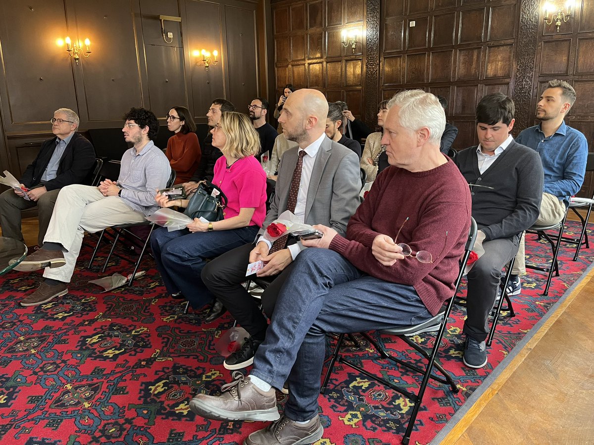 Catalan Gov. United Kingdom and Ireland (@catalonia_uk) on Twitter photo 🌹Donem el tret de sortida als actes de #SantJordi2025
📚Trobada amb la comunitat catalana i presentació del llibre ‘D’una hora lluny’, del periodista <a href="/ArandaQuim/">Quim Aranda</a>. 🌹Donem el tret de sortida als actes de #SantJordi2025
📚Trobada amb la comunitat catalana i presentació del llibre ‘D’una hora lluny’, del periodista <a href="/ArandaQuim/">Quim Aranda</a>.