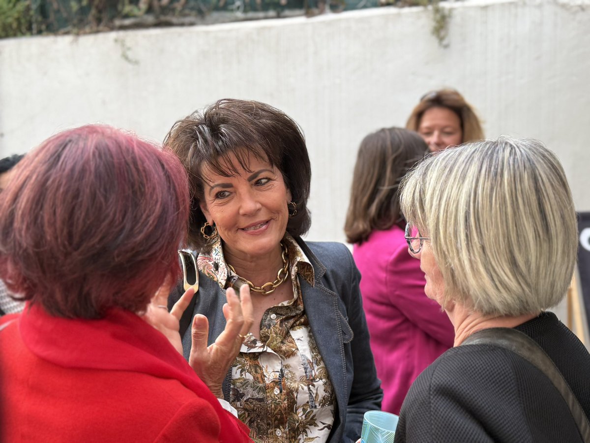 Dominique Estrosi-Sassone (@dominiq_estrosi) on Twitter photo Lancement de la saison culturelle par toute la team de <a href="/DirectoTwitt/">Directo Prod</a> managée par Sabine et <a href="/GilMarsalla/">GIL MARSALLA</a> : une belle programmation sur des scènes locales, nationales et à l’international !
Trop fière de notre société de productions 100% niçoise !
Bravo à eux et plein succès ! Lancement de la saison culturelle par toute la team de <a href="/DirectoTwitt/">Directo Prod</a> managée par Sabine et <a href="/GilMarsalla/">GIL MARSALLA</a> : une belle programmation sur des scènes locales, nationales et à l’international !
Trop fière de notre société de productions 100% niçoise !
Bravo à eux et plein succès !