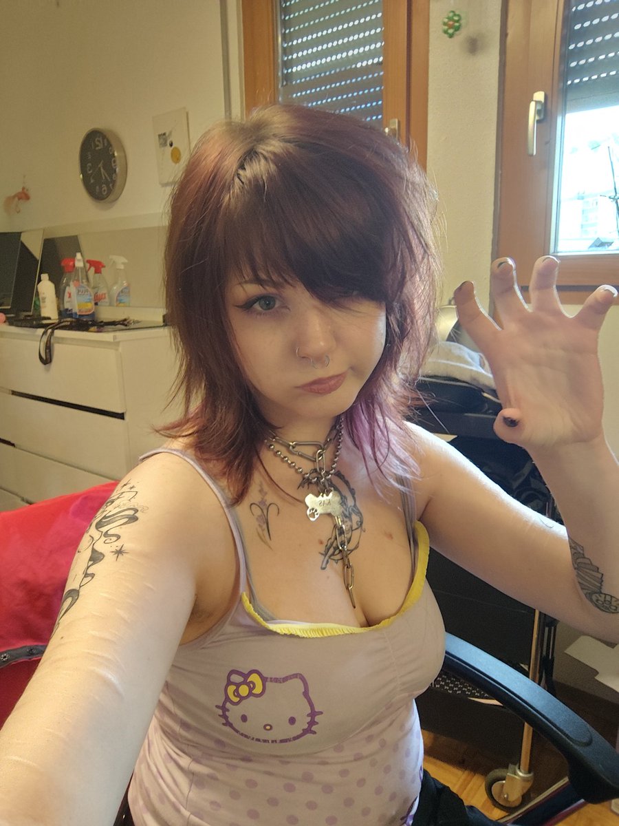 KinkyPi33's tweet image. Emo me is Back in town