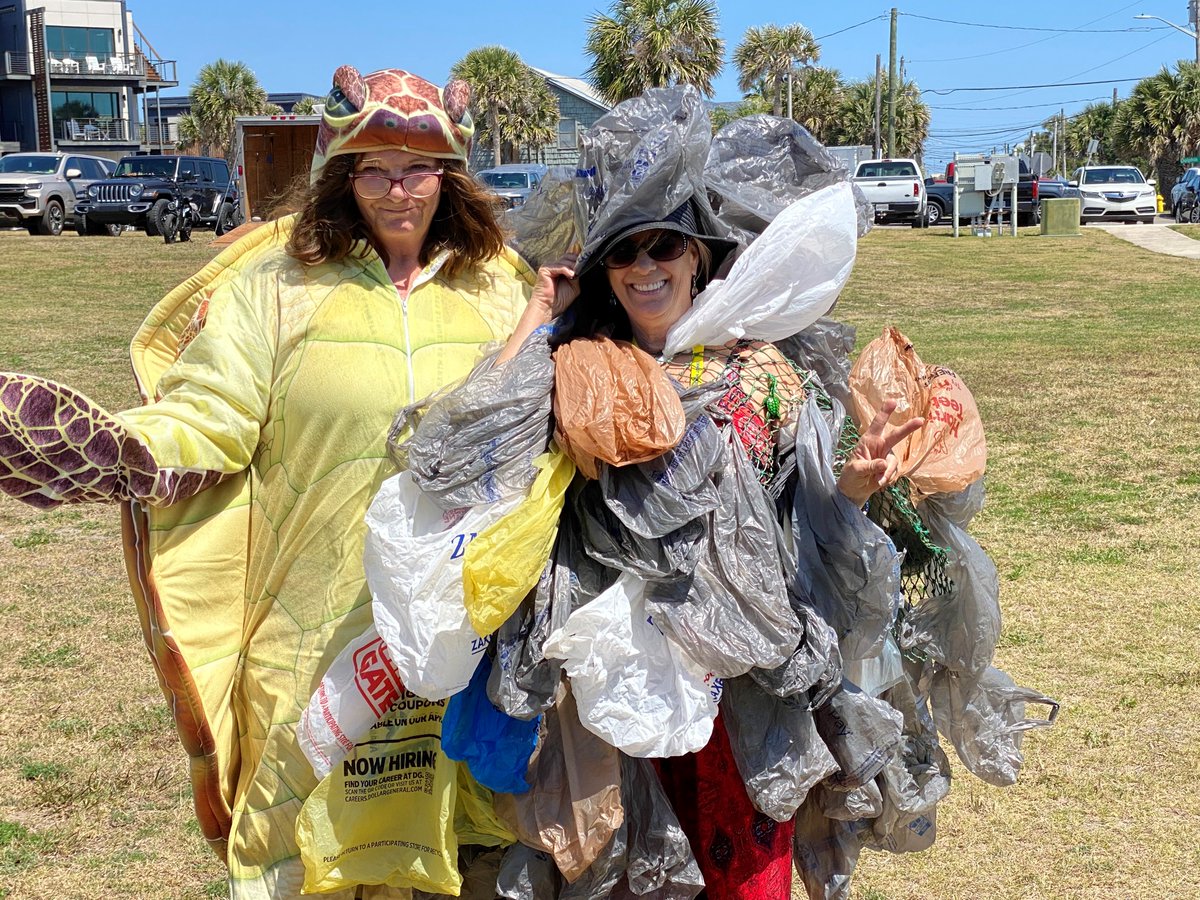 Our #EverBankBuilds associates made waves at the 2nd Annual Sea Turtle Festival with Beach Junki in honor of #EarthDay. 

Our team helped celebrate coastal conservation through beach cleanups and protect our beloved sea turtles. 🐢🌊

*Member FDIC