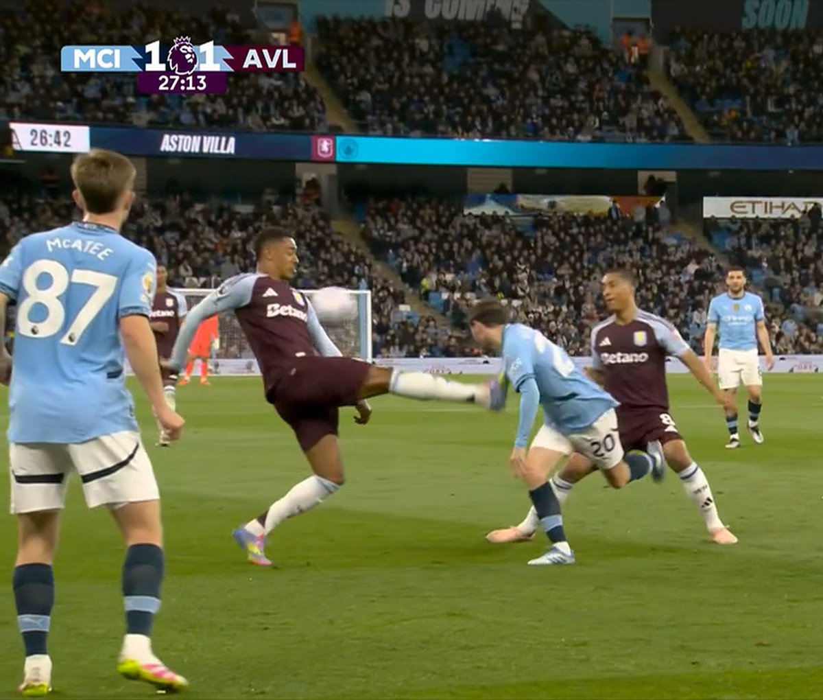 Jacob Ramsey's tackle on Bernardo Silva that resulted in no card. 👀