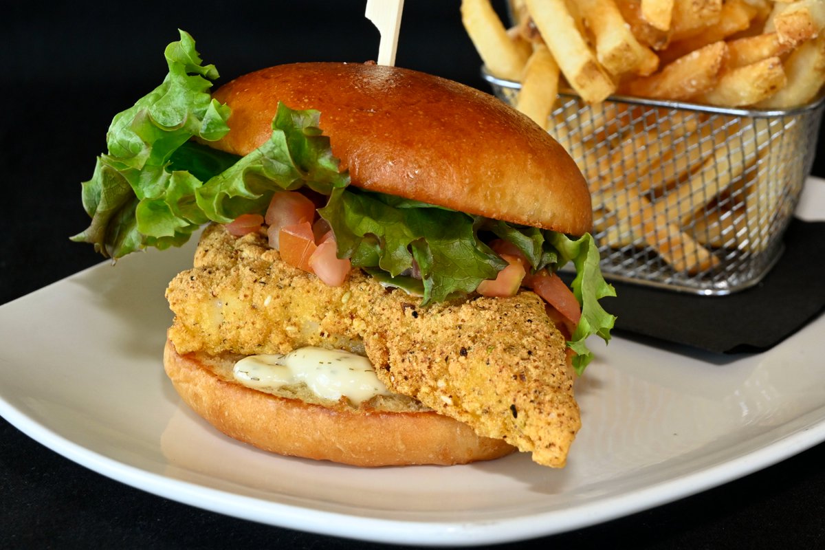 🔥 Weekly Features You’ll Crave 🔥 must-try dishes 👇🥩 Steak Frites
🦐 Classic Shrimp Cocktail 
🐟 Crispy Fish Sandwich