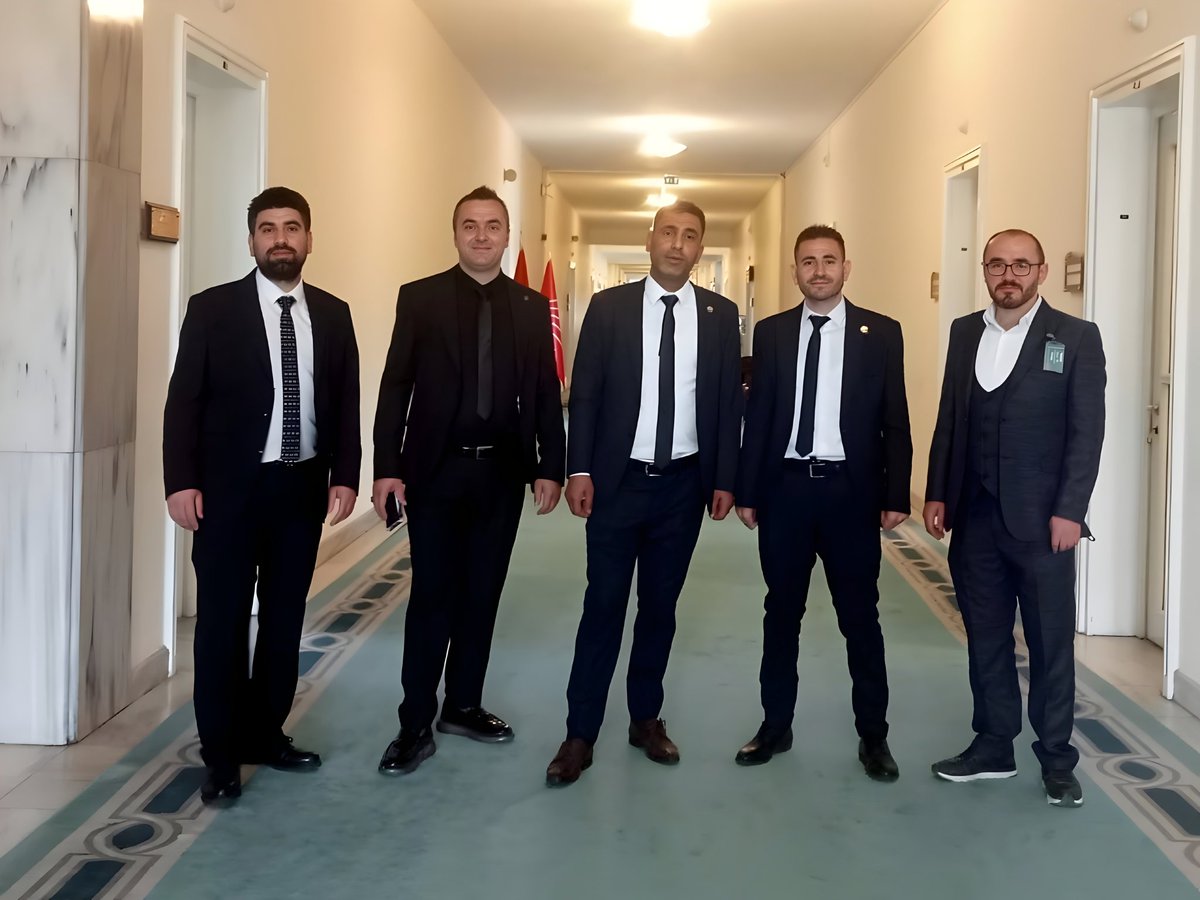 🟦 Yardımcı Hizmetler Sınıfı Artık Susmuyor: Bu Sorun Derhal Çözülmelidir!

🟦 Yıllardır kamu kurumlarının en ağır iş yükünü taşıyan, en zor görevleri sırtlanan yardımcı hizmetler sınıfı artık sabrının sonuna gelmiştir. Emeklerimizin yok sayılmasına, taleplerimizin görmezden