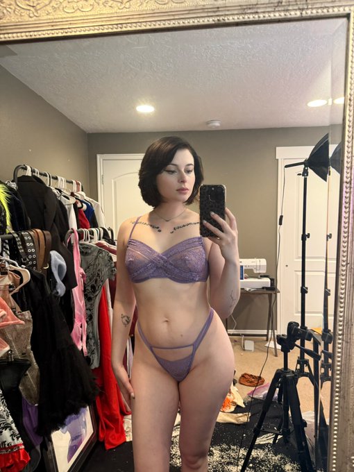 Watch Harli Kane's leaked NSFW photo on TwXstars