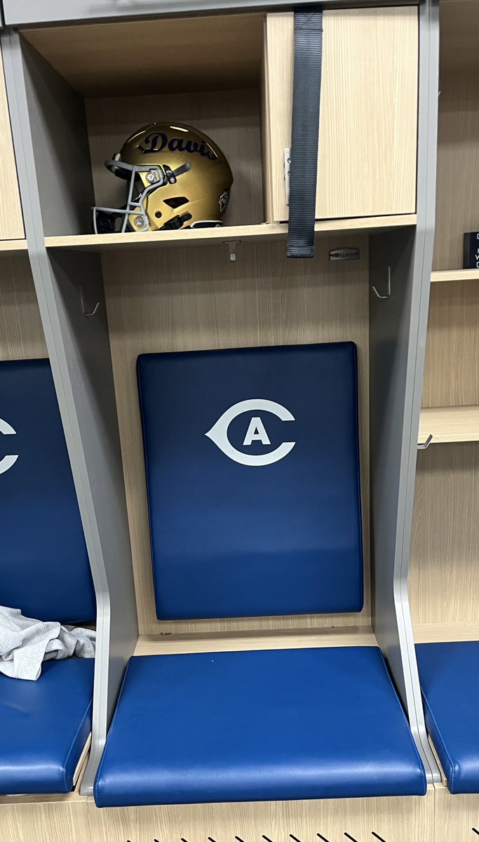 Michaeljvaccar0's tweet image. Thank you @CoachChapatte for taking me on a visit to UC Davis today! Had a great time getting to know the staff and players!

Go Ags!!!

@Chris_Sailer @cabbes24 @thompsonsctg @CoachChavis07 @JamesLangford86 @CoachDev_KTPrep @coachjimcollins