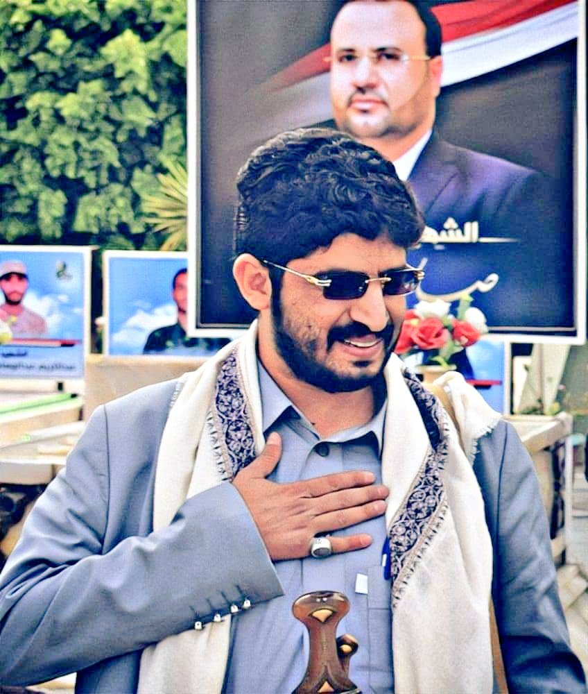 بعض البشر ذكره معزّه ونوماس
محزم بني عمه ومحزم رفاقه

ذاك #الرزامي لا طرا يرفع الرّاس
ياقف معا المضلوم ساقه بساقه

نجل الكريم الي رقا كل قرناس
سيف ابن بدر الدين في كل علقه

#اليمن 
#صنعاء 
#برشلونة