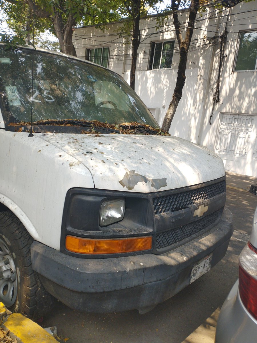 Vehículo en  estado de abandono.
Av Ceylan entre calle Aldana y encarnación Ortiz.
Ampl. Cosmopolita 
#ZV5
<a href="/C5_CDMX/">C5 CDMX</a> <a href="/OVIALCDMX/">OVIAL_SSCCDMX</a> <a href="/PabloVazC/">Pablo Vázquez Camacho</a> <a href="/SSC_CDMX/">SSC CDMX</a> <a href="/UCS_GCDMX/">Unidad de Contacto del Secretario SSC CDMX</a>