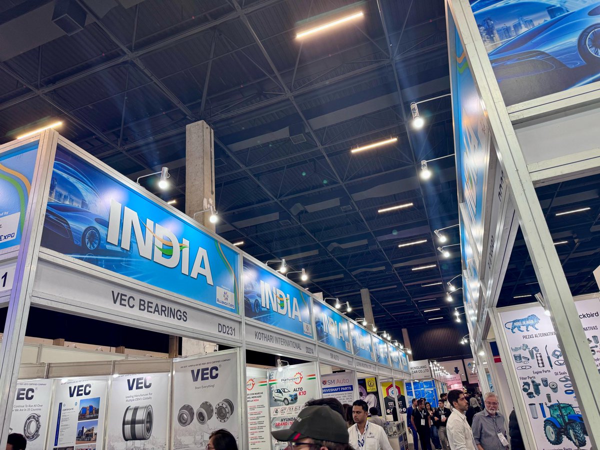 cgisaopaulo's tweet image. Consul General Hansraj Verma inaugurated the Indian Pavilion at the #AUTOMEC 2025 automotive #exhibition today. Thirty-two Indian auto parts and accessories companies, led by Alliance Expo, are showcasing their products to enhance India’s exports to Brazil.