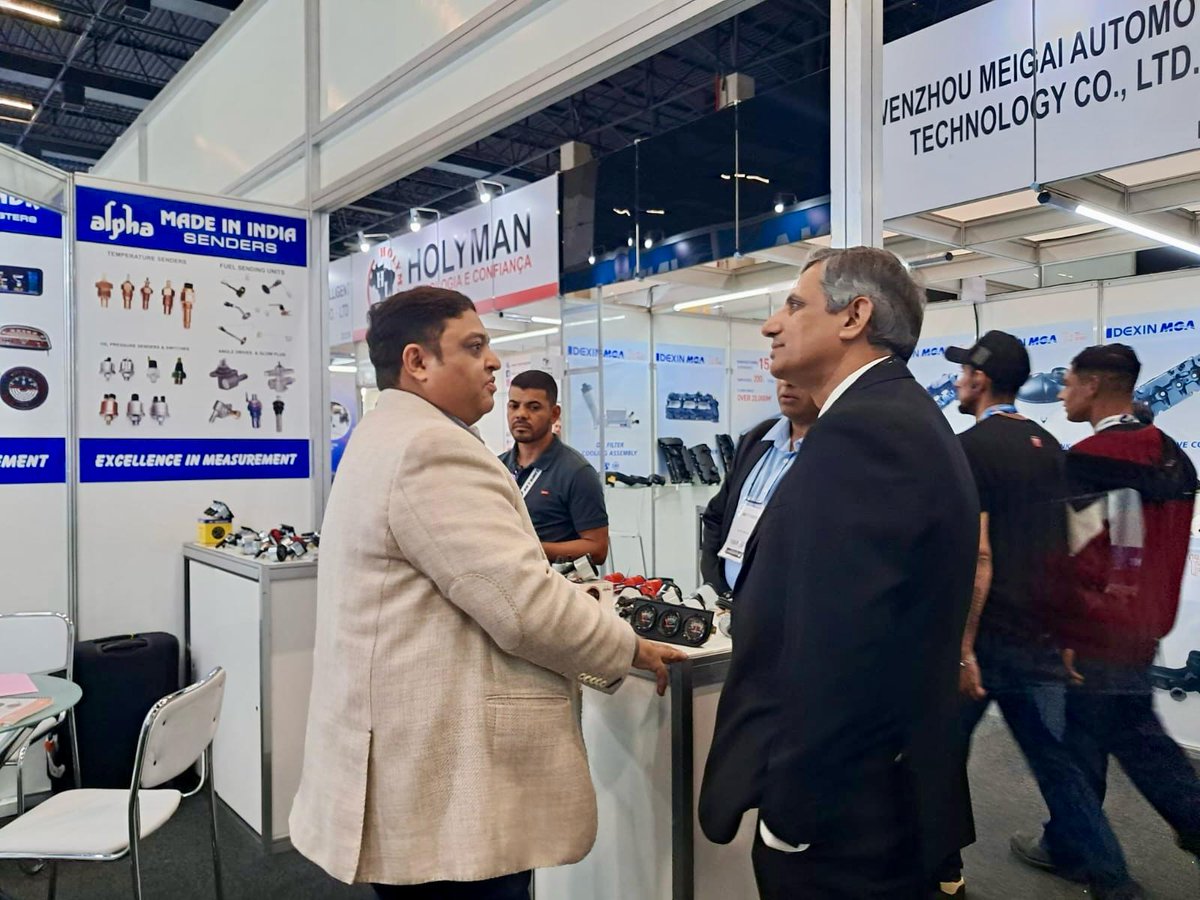 cgisaopaulo's tweet image. Consul General Hansraj Verma inaugurated the Indian Pavilion at the #AUTOMEC 2025 automotive #exhibition today. Thirty-two Indian auto parts and accessories companies, led by Alliance Expo, are showcasing their products to enhance India’s exports to Brazil.