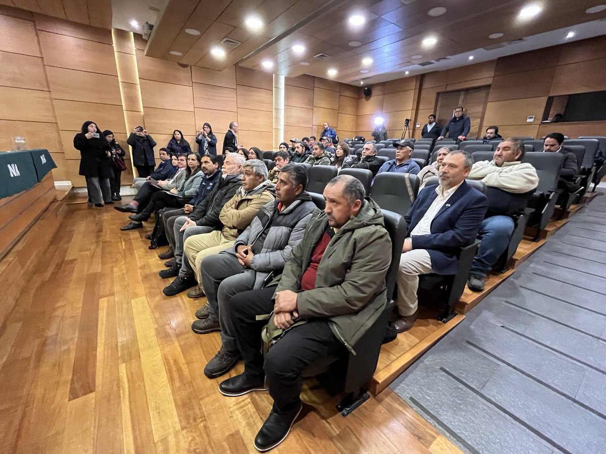 Firmamos convenio con <a href="/inia_carillanca/">iniacarillanca</a>  para promover #AgriculturaDeContrato entre productores de trigo harinero de las comunidades Fermín Manquilef, Trapilwe y Huichahue👉🏻Esto mejorará la calidad de su producto, condiciones de venta y fortalecerá la cadena trigo-harina-pan🌾