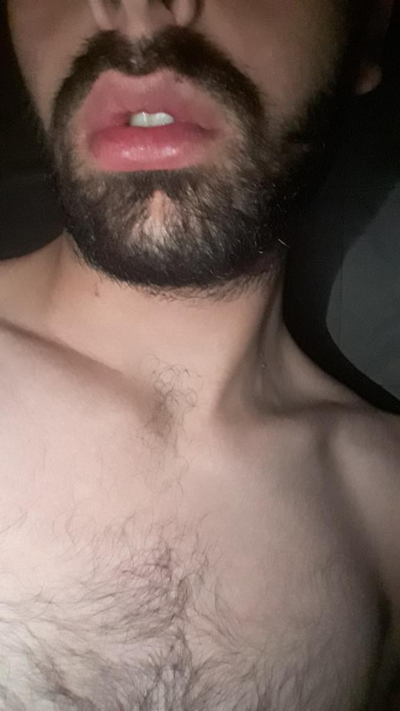 خاضع كلب سوري 🙏🙏