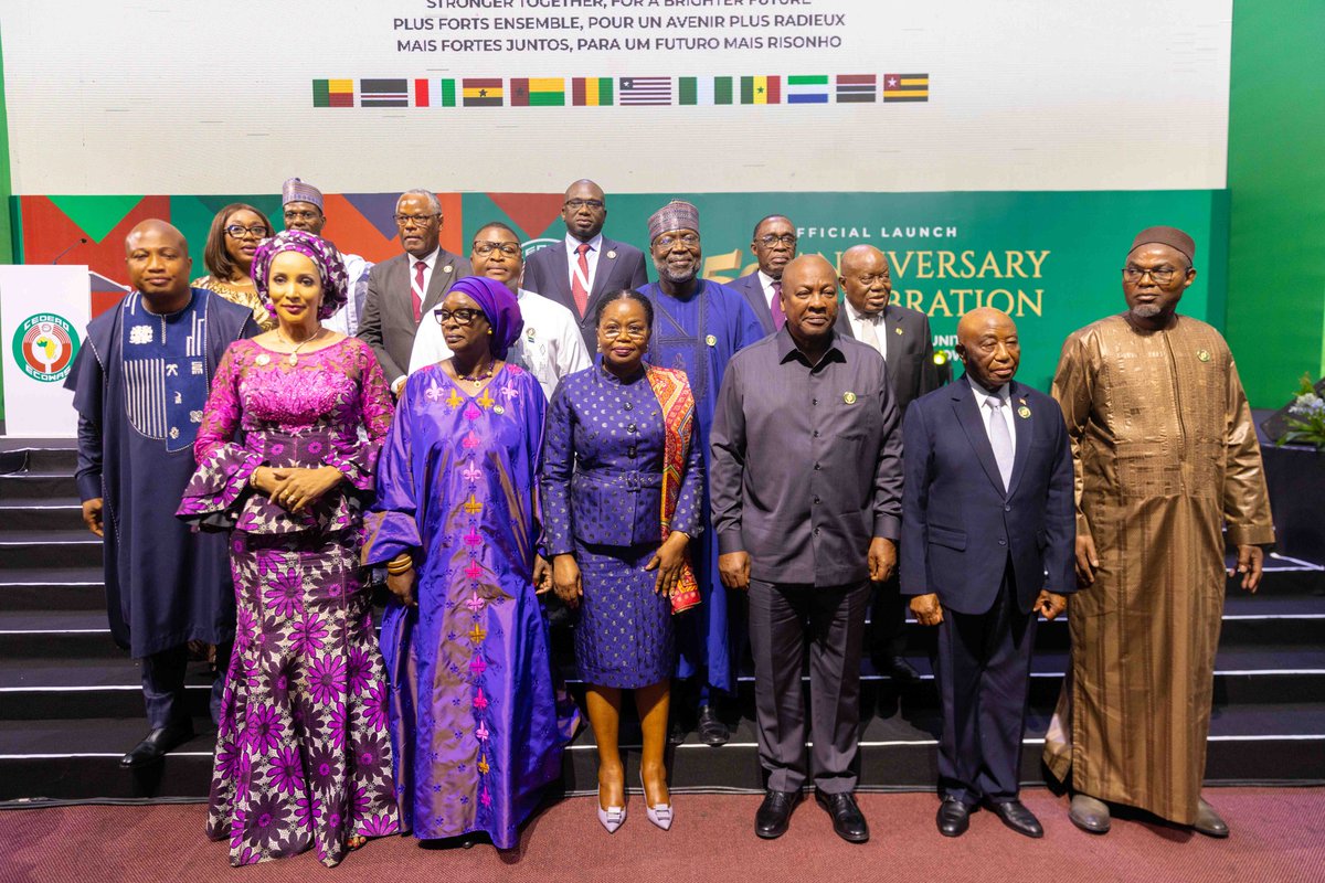 Les célébrations du jubilé d'or de <a href="/ecowas_cedeao/">Ecowas - Cedeao</a> ont été lancées ce mardi 22 avril 2025 à Accra, en présence de Mme le PM, <a href="/DogbeVictoire/">Victoire Dogbe</a> représentant le chef de l'État SEM <a href="/FEGnassingbe/">Faure Essozimna GNASSINGBÉ</a>.

facebook.com/share/18W9Y5Q3…