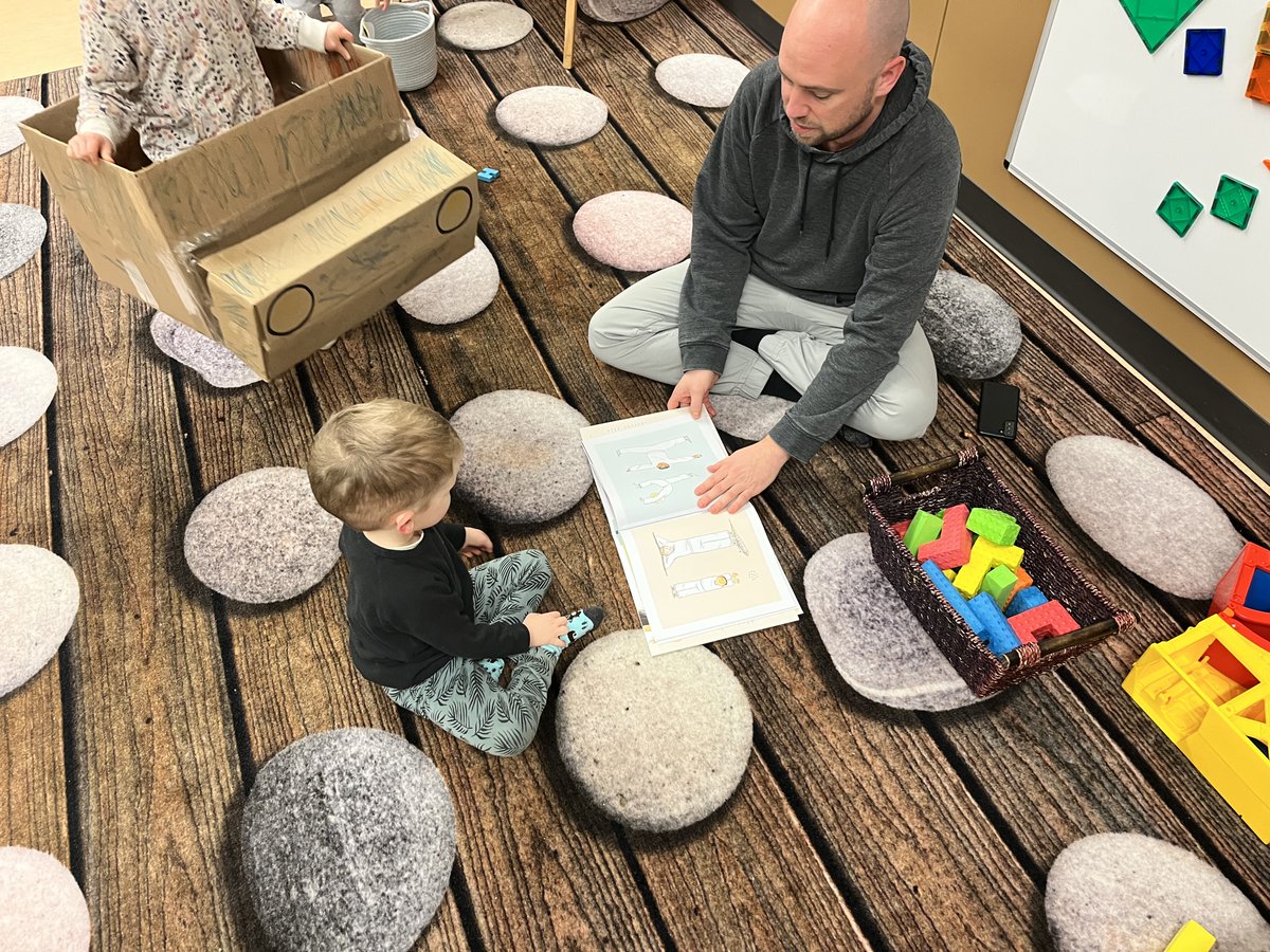 StrongStart:

 🫶Free program for children aged 0-5 invites for parents to join in the fun. 
 ☝️13 locations across the District, there's a place for every family to explore, play, and grow together!
Learn more: bit.ly/3PYWaq8 

📷 March #abbyschools