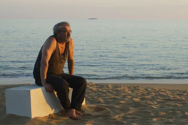 Reconstituer ses souvenirs après une amnésie traumatique : c’est le défi relevé par Bertrand Latouche dans son documentaire.
C’était ce soir à Nantes : l’avant-première   de 13 images 📽️
Diffusion jeudi à 22h45 et déjà dispo sur France.tv 👉🏻
france.tv/france-3/la-fr…