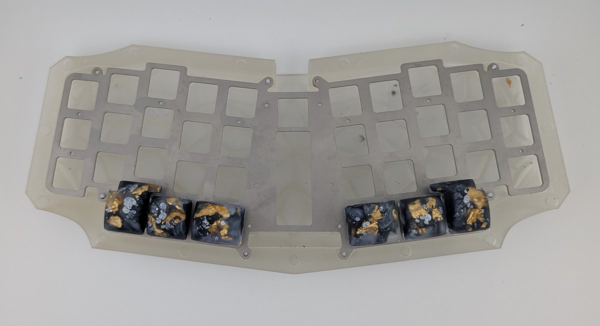 Pseudoku3's tweet photo. Ъespoke keycaps. protect you chiffs from cheeto dusts and gunks https://t.co/qgaMguAKj2