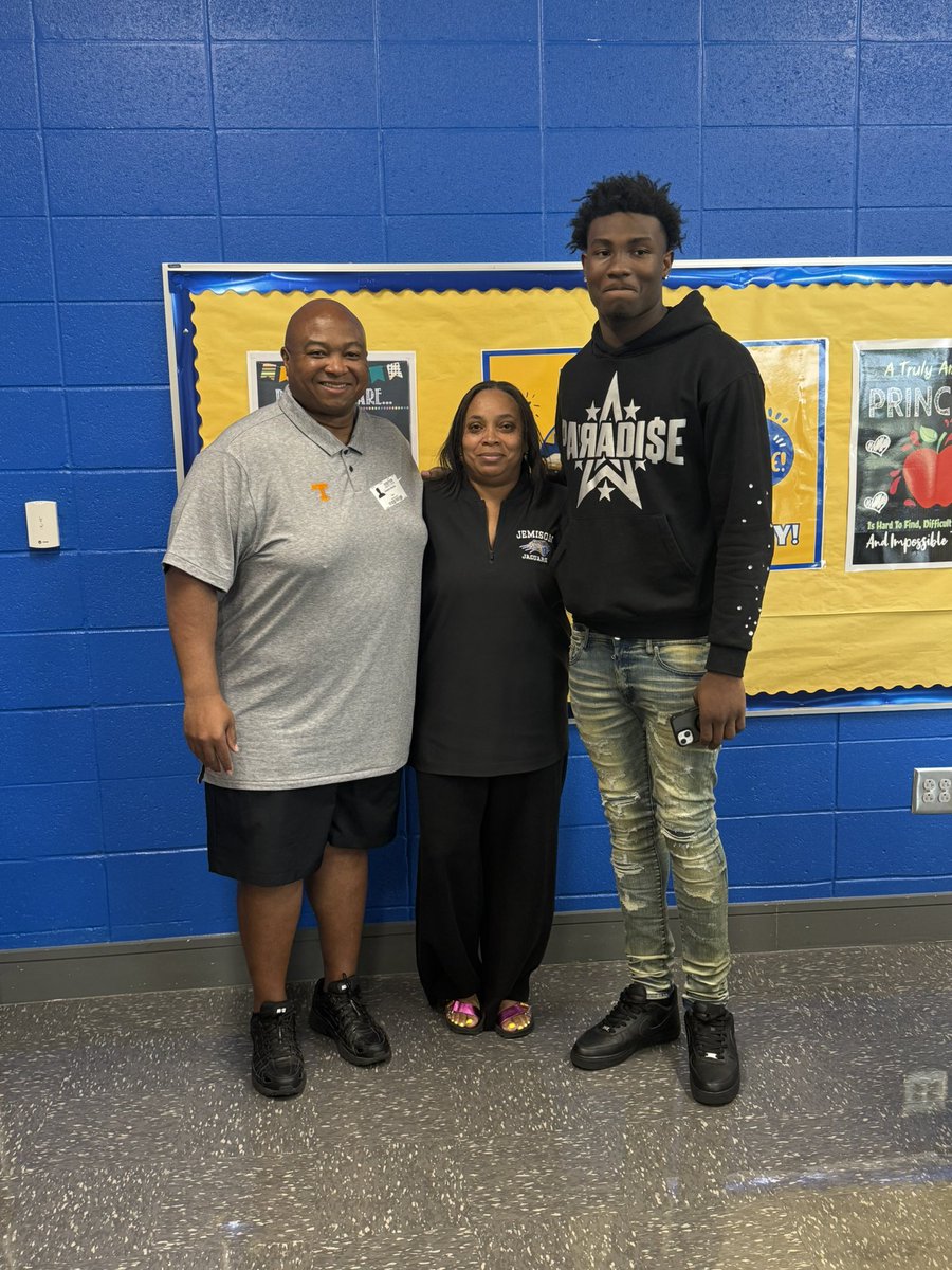 Mae Jemison High Football (@jemisonjags) on Twitter photo Thanks to <a href="/LevornH/">Coach Chop</a> of <a href="/Vol_Football/">Tennessee Football</a> for Stopping By Jemison High To Check Our Student -Athletes! <a href="/DexPreps/">DexPreps</a> <a href="/GrindLab/">GrindLab Academy</a> <a href="/DrewD977ESPN/">Drew DeArmond</a> <a href="/DownSouthFb1/">Down South</a> <a href="/CoachJswain/">Jaylon Swain</a> <a href="/UnLockYourGame/">UnLockYourGame</a> <a href="/RocketCityPreps/">Rocket City Preps</a> #GoJags!!!๐๐ Thanks to <a href="/LevornH/">Coach Chop</a> of <a href="/Vol_Football/">Tennessee Football</a> for Stopping By Jemison High To Check Our Student -Athletes! <a href="/DexPreps/">DexPreps</a> <a href="/GrindLab/">GrindLab Academy</a> <a href="/DrewD977ESPN/">Drew DeArmond</a> <a href="/DownSouthFb1/">Down South</a> <a href="/CoachJswain/">Jaylon Swain</a> <a href="/UnLockYourGame/">UnLockYourGame</a> <a href="/RocketCityPreps/">Rocket City Preps</a> #GoJags!!!๐๐