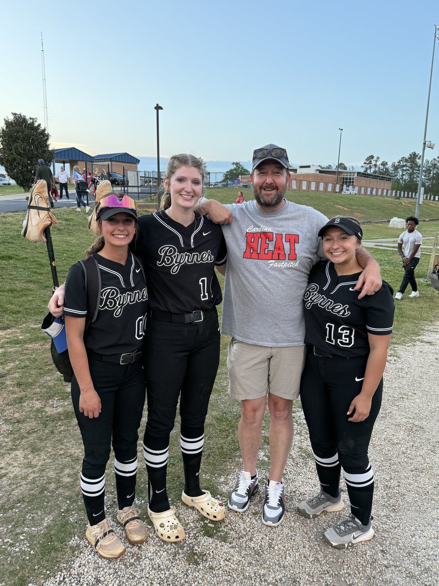 Heat girls and our Coach Pumin (Kevin)! <a href="/maddie_wiant/">Maddie Wiant</a>