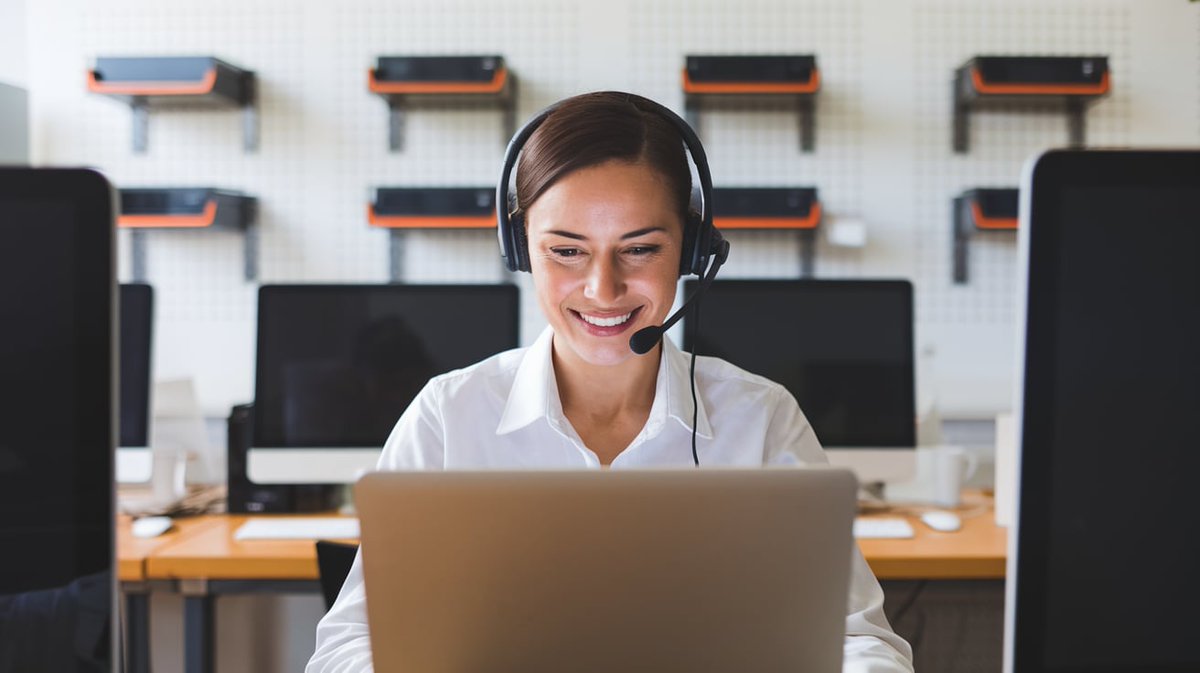venetoricerche's tweet photo. La #CustomerExperience rappresenta l’intero percorso vissuto dal cliente in ogni interazione con l’azienda e oggi fa la differenza tra restare o perdere competitività.
https://t.co/zJDi07DmpE
#CX #BusinessSolutions https://t.co/6ctKjViMPW