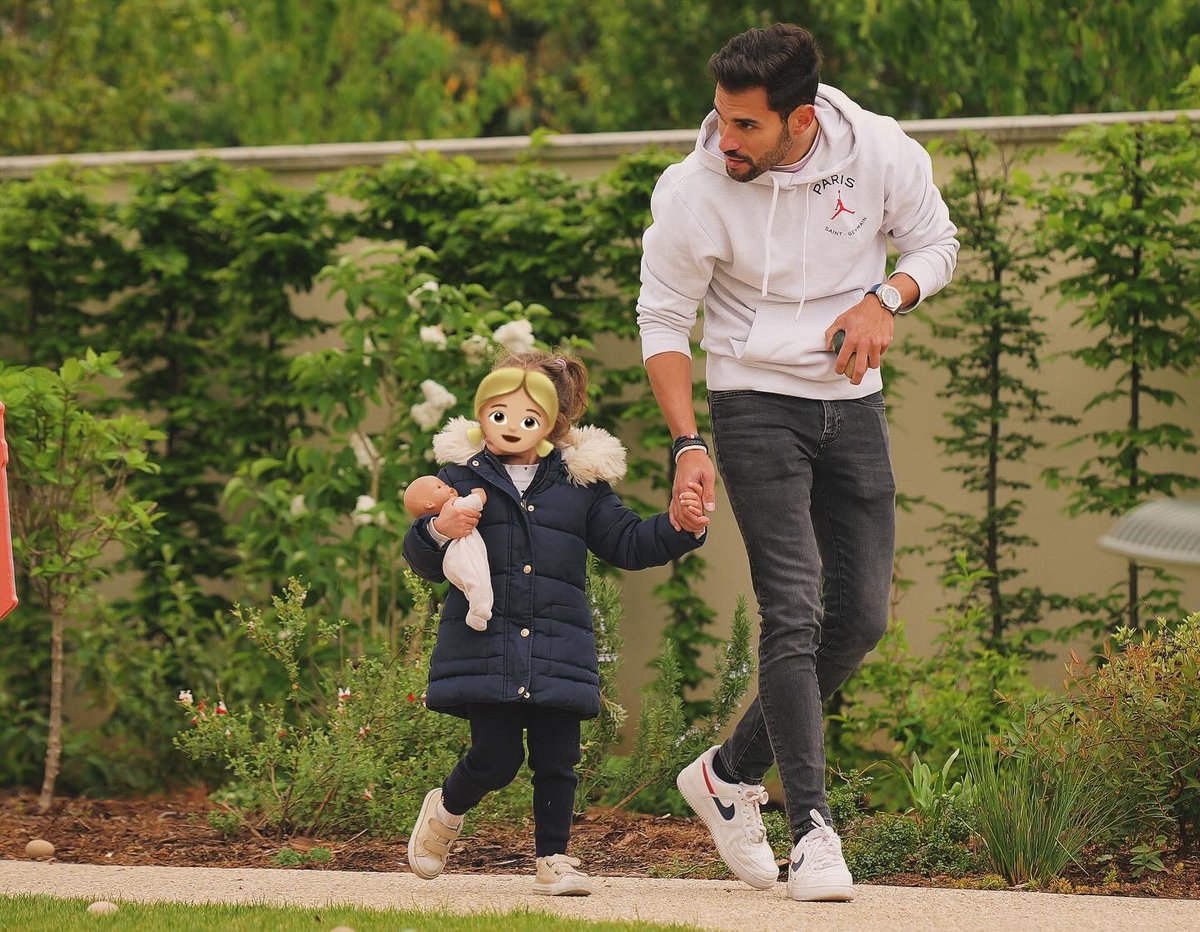 Qui dit week-end Pascal dit traditionnelle chasse aux œufs, comme toujours, au côté de ma filleule 🥰🐣 

Un week-end forcément particulier avec le décès de sa sainteté le Pape François qui aura, incontestablement, laissé une empreinte au sein de la communauté catholique.