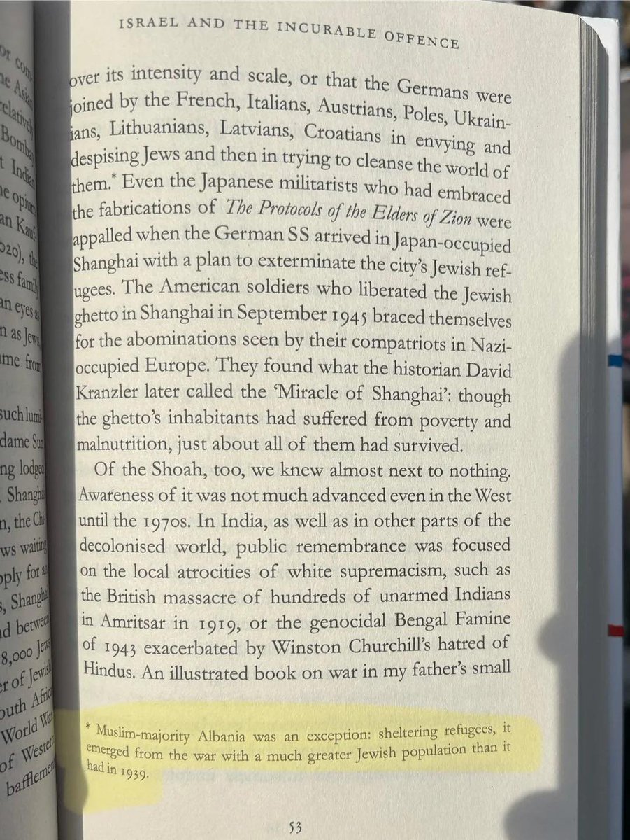 SocietyAlbanian's tweet image. Shqipëria në anën e duhur të historisë dhe njerëzimit, pa dallim feje. Megjithatë ka njohur Palestinën që nga viti 1988.
Libri: The World After Gaza (2025), Pankaj Mishra. #usalbanianmediagroup#albaniansinusa #albania #kosova #çamëri #arbëria #jamshqiptar #shqiptar #shqiptarët