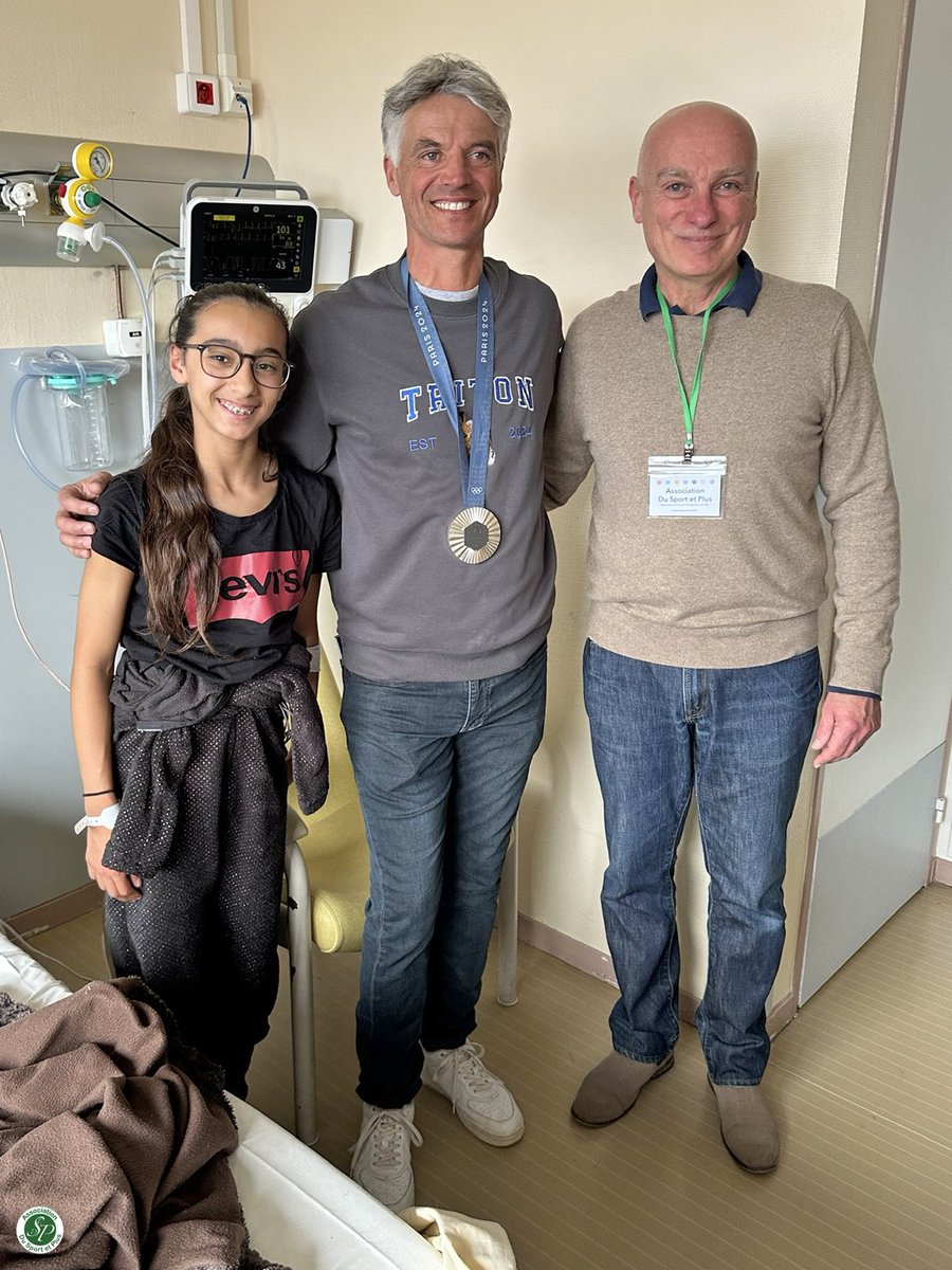 Association Du Sport et Plus (@dusportetplus) on Twitter photo Le mois dernier, nous étions au <a href="/ChDreux/">Hôpital de Dreux</a> avec notre parrain, le triple médaillé olympique <a href="/KarimLaghouag/">Karim Laghouag</a> 🏇
Cette visite a été l’occasion d’offrir des jouets aux enfants et du matériel au Service de Néonatalogie 🎁
<a href="/Sante_Gouv/">Ministère de la Santé et de l'Accès aux soins</a>
<a href="/Sports_gouv/">Ministère des Sports 🇫🇷</a> <a href="/FFEquitation/">Fédération Française d'Équitation</a>
<a href="/Asso_Gouv/">Associations_gouv</a>
#DSEP Le mois dernier, nous étions au <a href="/ChDreux/">Hôpital de Dreux</a> avec notre parrain, le triple médaillé olympique <a href="/KarimLaghouag/">Karim Laghouag</a> 🏇
Cette visite a été l’occasion d’offrir des jouets aux enfants et du matériel au Service de Néonatalogie 🎁
<a href="/Sante_Gouv/">Ministère de la Santé et de l'Accès aux soins</a>
<a href="/Sports_gouv/">Ministère des Sports 🇫🇷</a> <a href="/FFEquitation/">Fédération Française d'Équitation</a>
<a href="/Asso_Gouv/">Associations_gouv</a>
#DSEP