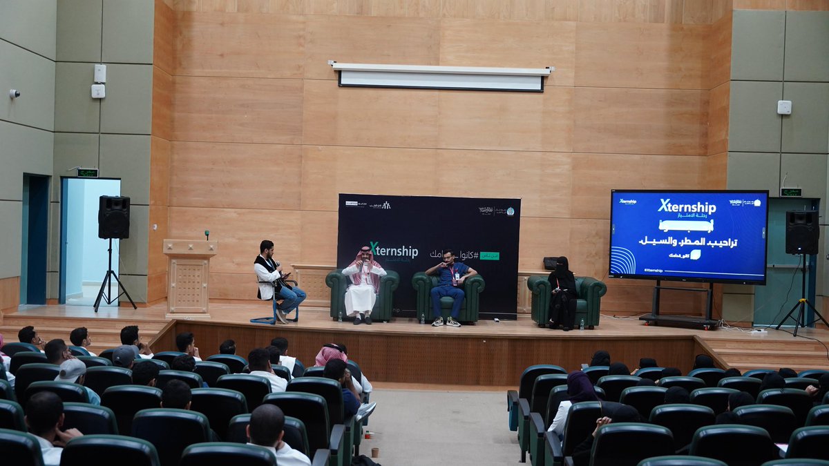 _Xternship's tweet photo. برؤية طلابية وشغف عالي، افتتح عميد كلية الطب د. محمد عبدالرحيم عقيل برنامج Xternship، في نسخته الأولى التي انطلقت بمبادرة مميزة من طلبة السنة السادسة.

خطوة غير مسبوقة، يقودها الطلبة… وتهدف لتمهيد طريق الامتياز بثقة وتميّز. 

#Xternship 
#كانوا_قدامك https://t.co/hlYZUoP8C6