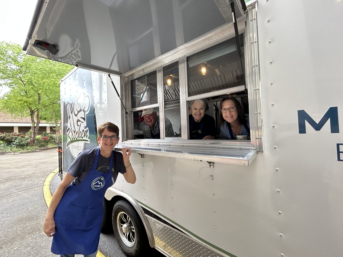 mobcknox's tweet photo. Such a fun day loving on the staff at South-Doyle Middle School!! Thank you for allowing us to serve you! https://t.co/pyotN3DsHN