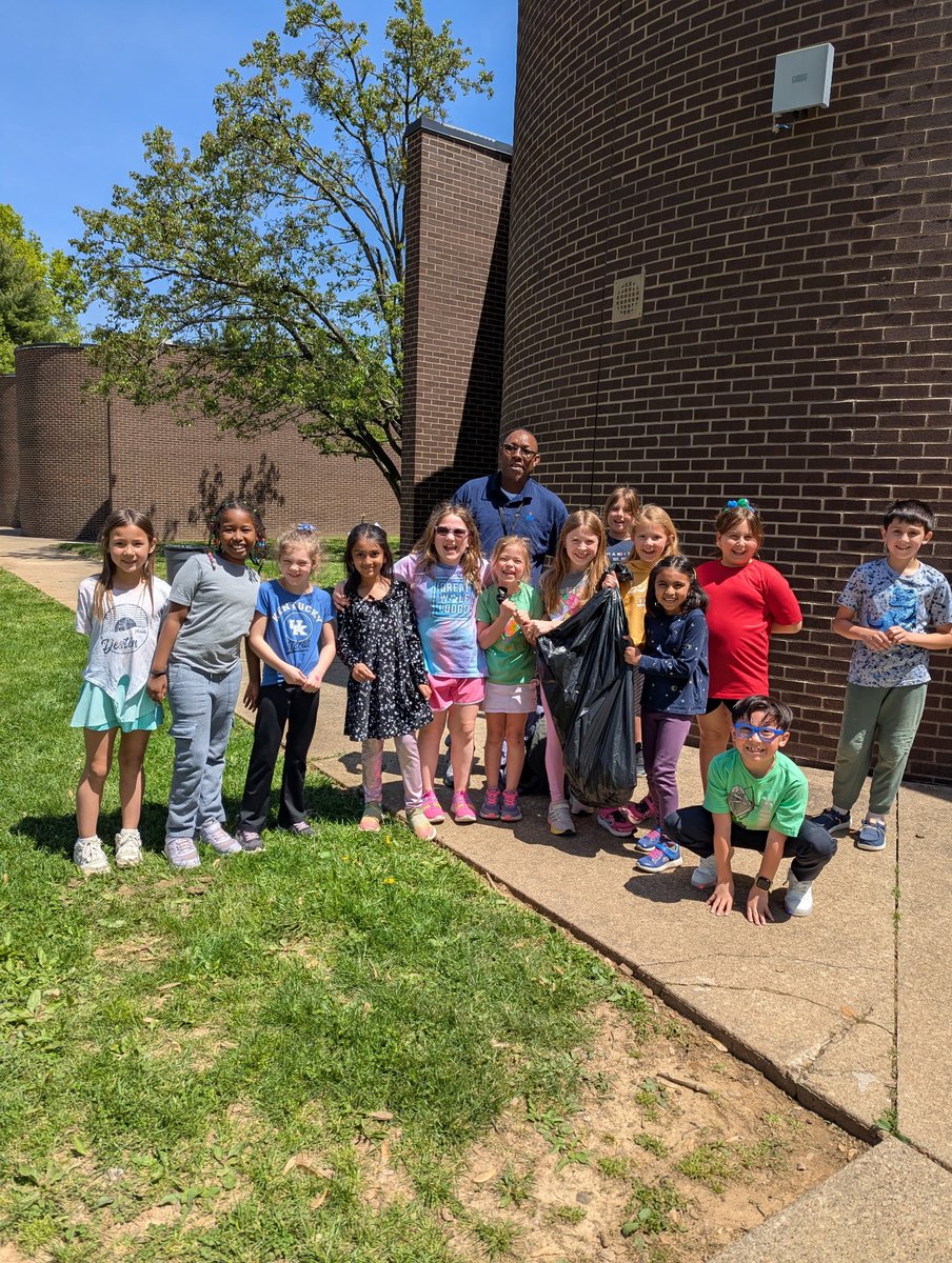 🌍Earth Day Clean up Crew 2025 🌍

#AimHighGoLowe