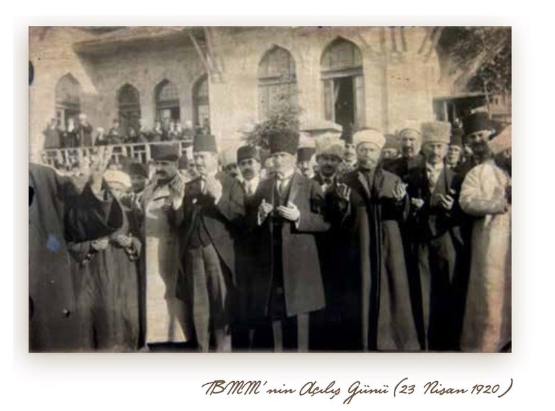 tufangulaltay's tweet photo. #23NisanKutluOlsun 
4 Eylük 1919 da Sıvas kongresinde ABD mandasını savunan Halide Edip,İngiliz mandasını savunan Rauf Orbay'a rağmen Ankarada Milli Meclis toplama kararını aldırtan;Mustafa Kemal Sivas dan Ankara geçtiğinde arkadaşlarının kendisini sattığını öğrendi...
Mustafa Kemal,Ankaraya hareket edince;"Sarı paşadan nasıl kurtuluruz " toplantısı yapan sahte kurtarıcılar. 
Hakkında idam kararı olan İstanbula gelerek Kuvvai Milliye hareketini daha baştan bölecek bir kalkışma ile Meclis-i Mebusanı,İngilizlerle anlaşmalı olarak açtılar.
Mustafa Kemal,Sıvas kongresi delegelerinin yarısı kendisini sattığı için bir taraftan Yunan,Fransız,İngiliz işgalinin yayılmasını önlemeye çalışırken bir tarafdanda Anadolunun vilayetlerinden yeni delegeler getirerek Milli Meclis-i bin bir güçlükle 23 Nisan 1920 de açmayı başardı.
Bu gün bizlere sadece bir binanın açılışı gibi basit gelen olay bin bir ihanetle engellenmeye çalışılsada Mustafa Kemal ve 40-50 arkadaşının azim ve kararlılığı ile gerçekleşmiş başarı öyküsüdür.
Türk ulusal bilincinin oluşmasını sağlayan kurumsal yapımız olan TBMM bundan sonra ülkemize hizmete başlamıştır.
BU GÜN BU KUTLU MECLİSİ İŞGAL ETMİŞ OLAN POLİTİKA BEZİRGÂNLARI DÜN DE VARDİ.
İHANETLERİNİ GECE GÜNDÜZ YAPIYORLARDI.
DÜN NASIL MUSTAFA KEMALLER VARDIYSA BU GÜNDE ATATÜRKÜN OĞULLARI VARDIR.
DİRİDİRLER,CESURDURLAR,CÜRRETKÂRDIRLAR.
EGEMENLİK ARTIK TÜRK MİLLETİNİNDİR.
SAKIN OLA KİMSE,AMA KİMSE AKLINDAN PADİŞAHLIK HAYALLERİ GEÇİRMESİN!
TÜRKÜ EGEMEN ULUS YAPAN MUSTAFA KEMAL VE ARKADAŞLARININ RUHLARI ŞAD OLSUN.
TURAN ELLER VAR OLSUN,
TANRI TÜRK'E YAR OLSUN.