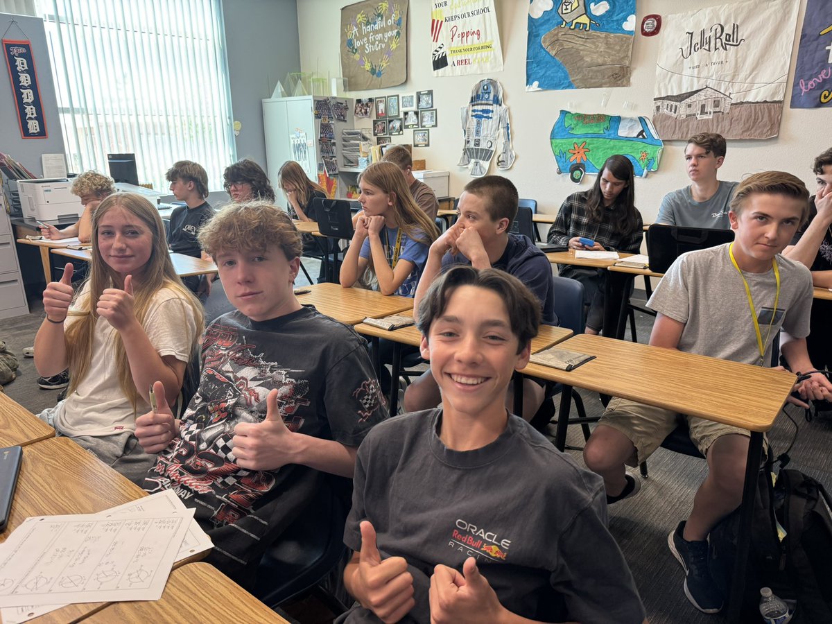 boulder_hs's tweet image. Geometry Honors students hard at work calculating arc angles and angle measures—putting their reasoning and math skills to the test! #BCHS41 #GeometryInAction #MathMinds