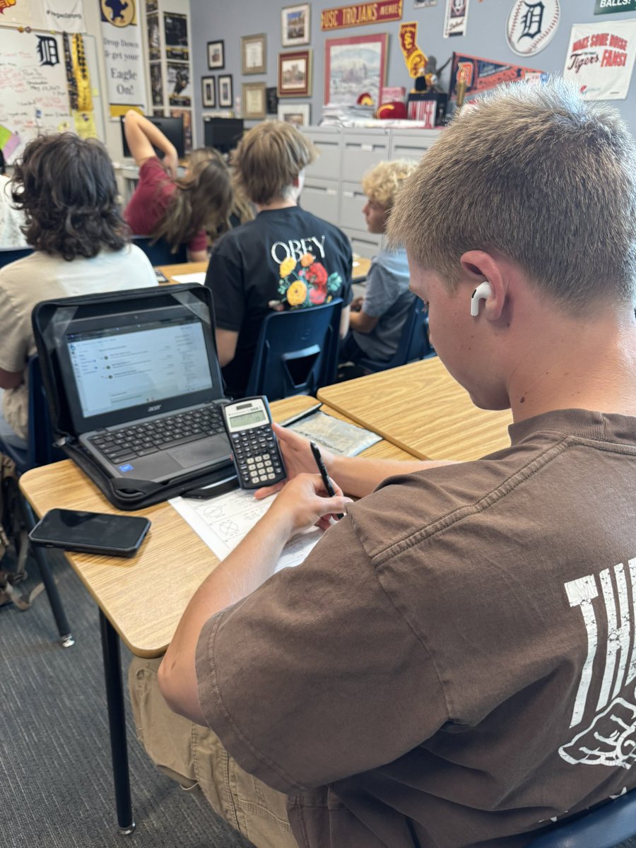boulder_hs's tweet image. Geometry Honors students hard at work calculating arc angles and angle measures—putting their reasoning and math skills to the test! #BCHS41 #GeometryInAction #MathMinds