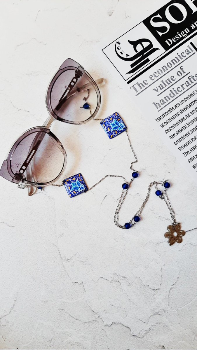 اگه برای تو هم سواله، باید بگم بله، دو طرف پلاک نقاشی شد😊
بند عینک خاص داشته باشیم😉