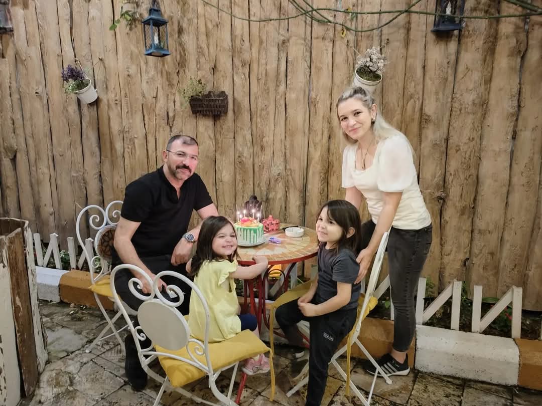 Taş bina ve soğuk odalarda, isli gaz lambaları ışığında, tahta sıralarda kurtuluşun alev alev yürekleri ateşlediği, Batur'larımıza, Umay'larımıza kıymetli evlatlarımıza, geleceğimizin emanetçilerine ithaf edilen O Kutlu Gün !
#23NisanUlusalEgemenlikVeÇocukBayramı