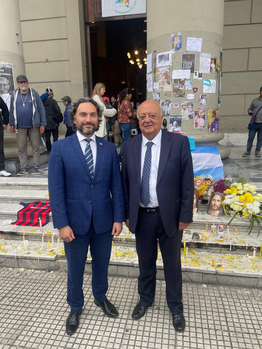 Embajada de Chile en Argentina (@embachilearg) on Twitter photo Embajador Viera Gallo participa en la Catedral de Buenos Aires, de ceremonia Interreligiosa en recuerdo del Papa Francisco. <a href="/Minrel_Chile/">Cancillería Chile 🇨🇱</a> Embajador Viera Gallo participa en la Catedral de Buenos Aires, de ceremonia Interreligiosa en recuerdo del Papa Francisco. <a href="/Minrel_Chile/">Cancillería Chile 🇨🇱</a>
