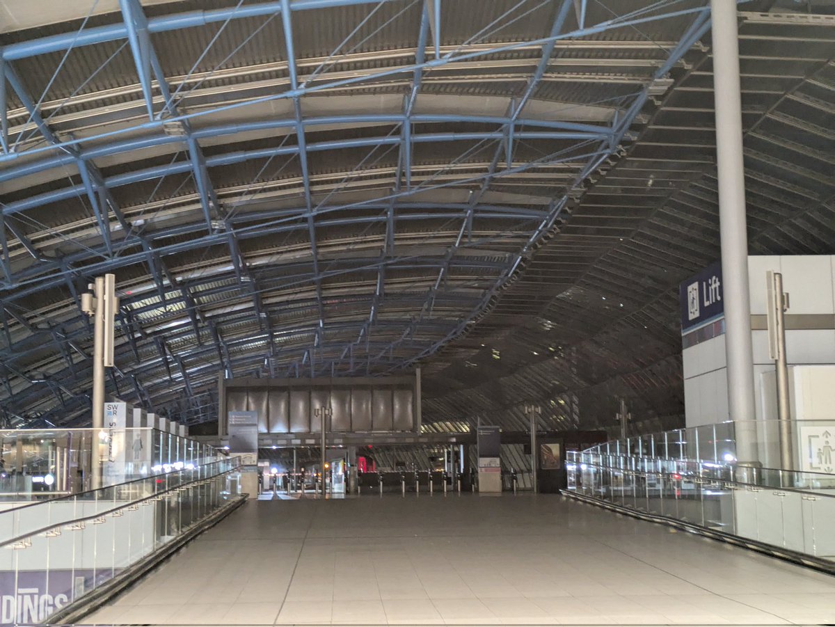 Jamie8052's tweet photo. Waterloo tonight, anyone got 50p? https://t.co/eRmSuOsfuB