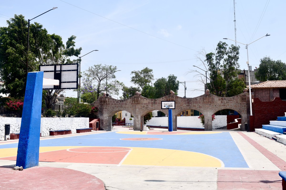 ServMpalSLP's tweet image. Desde muy temprano, Imagen Urbana trabaja en la limpieza del río Españita, retirando basura, maleza y residuos acumulados que afectan la imagen y el entorno natural de este importante espacio.

Estas acciones forman parte del compromiso por una ciudad más limpia, segura y #Amable