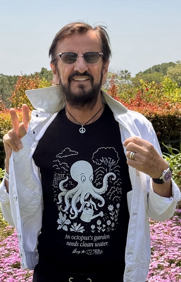 ringostarrmusic's tweet image. Let’s have a great earth, peace and love day Ringo. 😎✌️🌟❤️🍒🎶🥦🌈🌻👏☮️