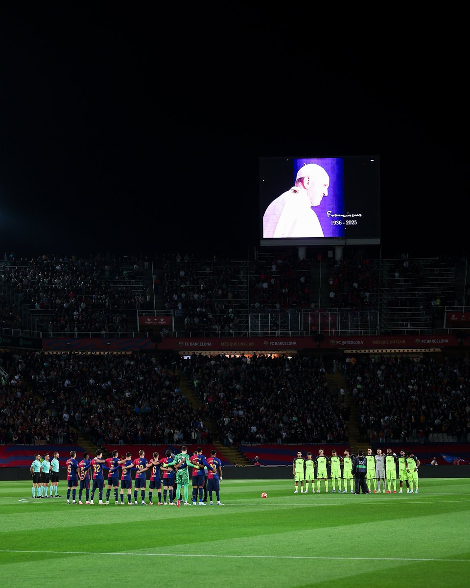 Before kickoff, a respectful minute of silence was held in memory of Pope Francis, who passed away after 12 years of papacy. May he rest in peace.