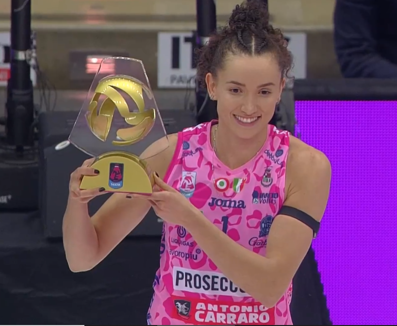 gibbybaris's tweet photo. 🇮🇹 İtalya Ligi MVP

👑 Gabi Guimaraes https://t.co/fvEVUAryYu