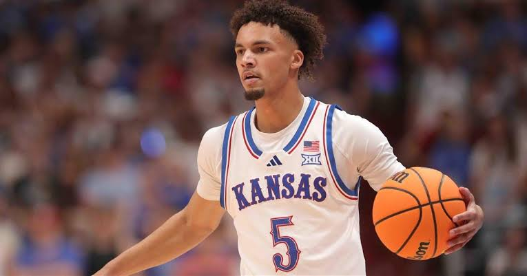 MarchMadnessHQ's tweet photo. Kansas guard Zeke Mayo entered the transfer portal with a "do not contact" as he awaits the decision if players will get a 5th year of eligibility he averaged 14.6 PTS, 4.8 REB, 44.7% FG. #CBB #TransferPortal https://t.co/L1wPvHvphu