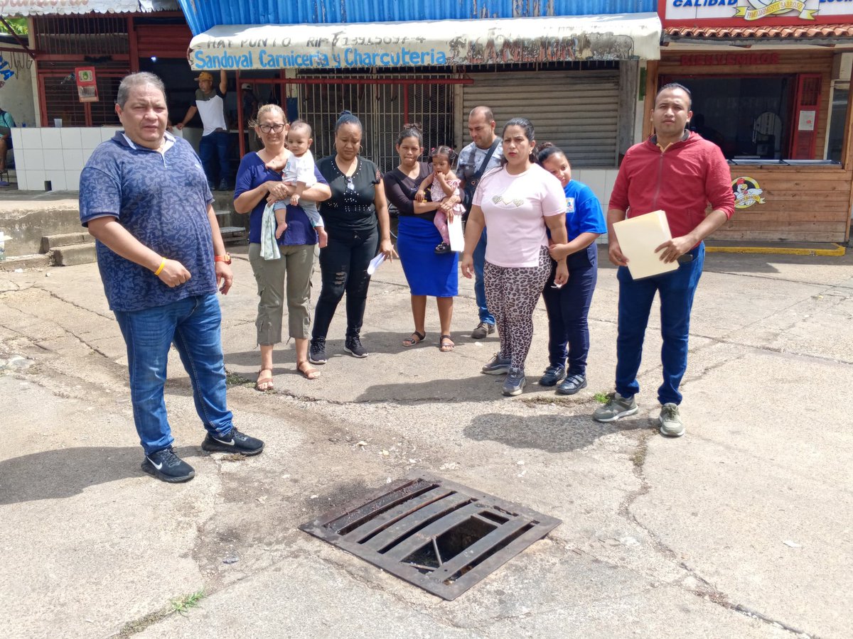 JCaripe1's tweet photo. #22Abril26 Seguiremos siendo la voz de los que no son escuchados, y atendiendo el llamado de las comunidades del Mpio #Maturín.
Invitamos a la Alcaldesa @anafuentespsuv y a la dirección de Serviamer a escuchar y dar respuesta positivas para el beneficio de la población. https://t.co/xdErRGUmpu