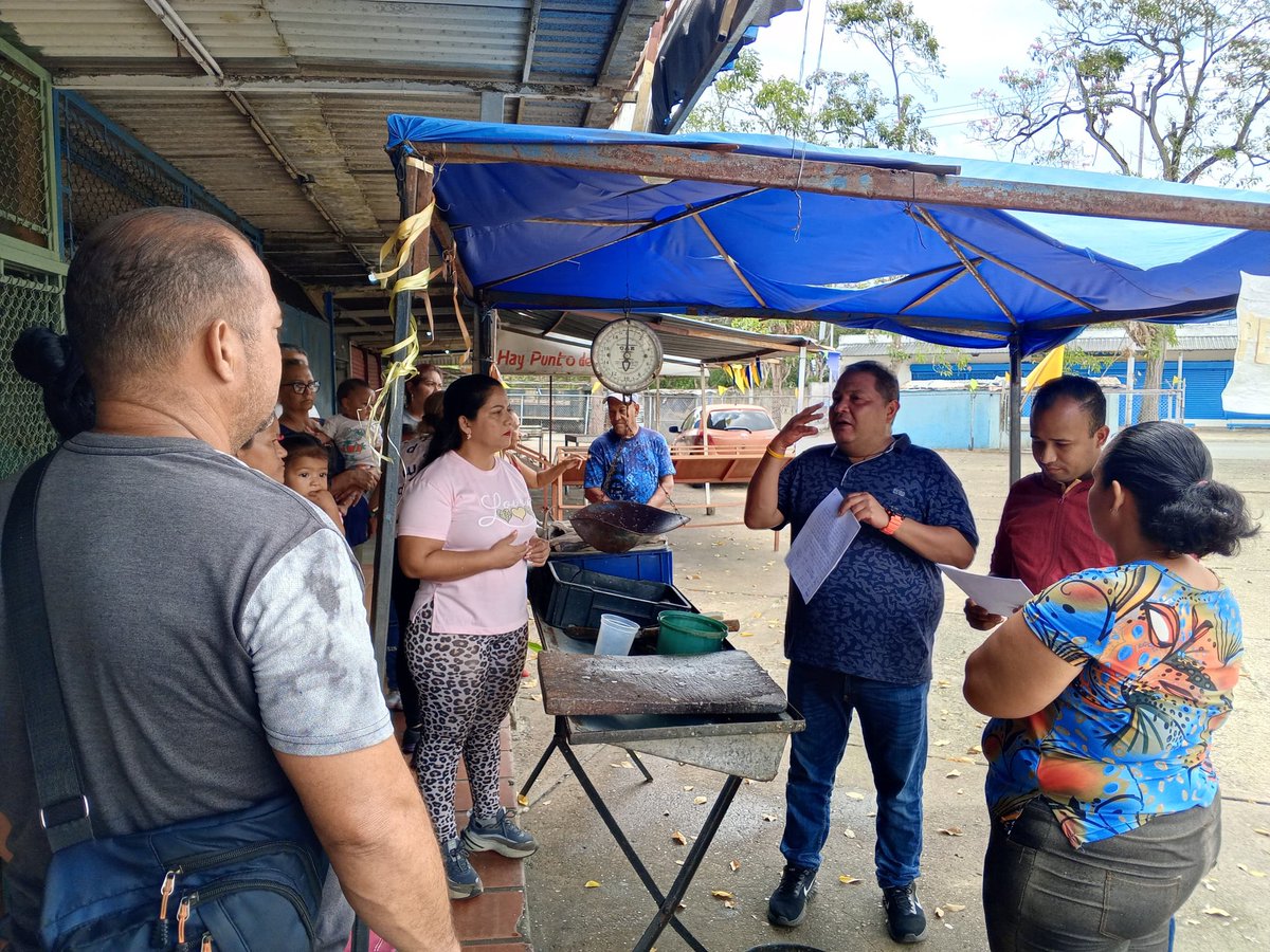 JCaripe1's tweet photo. #22Abril26 Seguiremos siendo la voz de los que no son escuchados, y atendiendo el llamado de las comunidades del Mpio #Maturín.
Invitamos a la Alcaldesa @anafuentespsuv y a la dirección de Serviamer a escuchar y dar respuesta positivas para el beneficio de la población. https://t.co/xdErRGUmpu