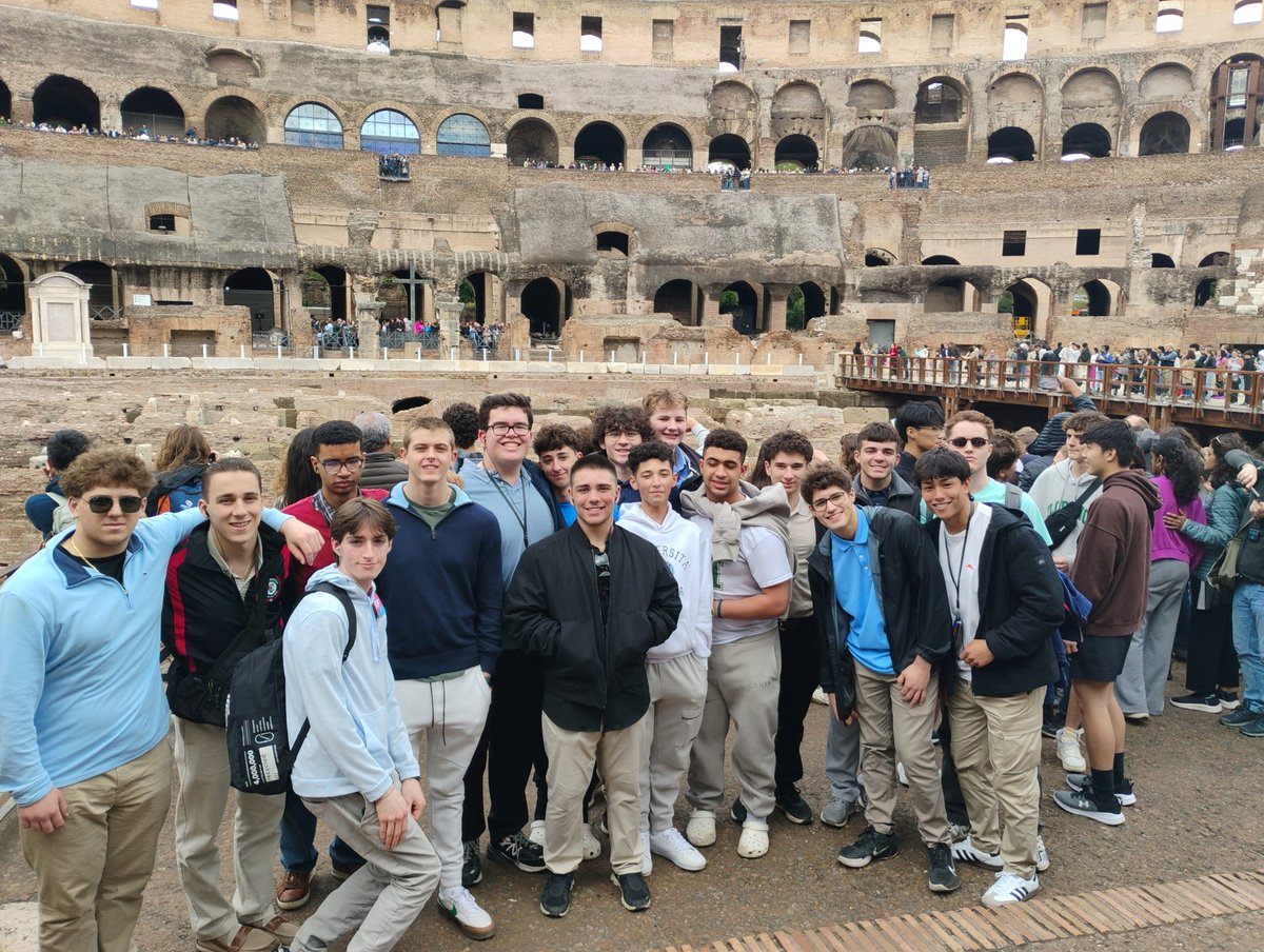 La dolce vita! Over April break, students and faculty embarked on a once-in-a-lifetime trip to Italy. Making stops in Rome, Florence, and Venice, the group took in the sights, including the Colosseum, Roman Forum, Sistine Chapel, and the Tomb of Galileo!