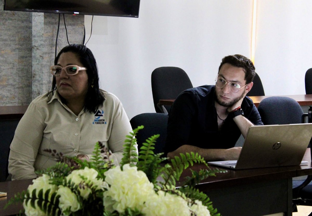 💼💡 Esta mañana se sostuvo reunión con los colaboradores del dto del #SIEM, donde trabajamos en conjunto para fortalecer estrategias que impulsen el crecimiento y la eficiencia del sistema.  
   
Seguimos comprometidos con brindar un mejor servicio a nuestros afiliados. 💪📊