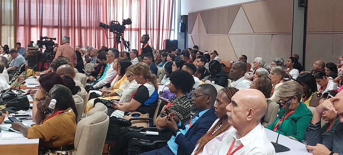 🗣 <a href="/MMarreroCruz/">Manuel Marrero Cruz</a> destacó en su presentación la relevancia de la estrategia de gobierno aprobada en #Cuba en el #2021 basada en el enfoque "Una Sola Salud" 🩺 en función del desarrollo sostenible. 🇨🇺