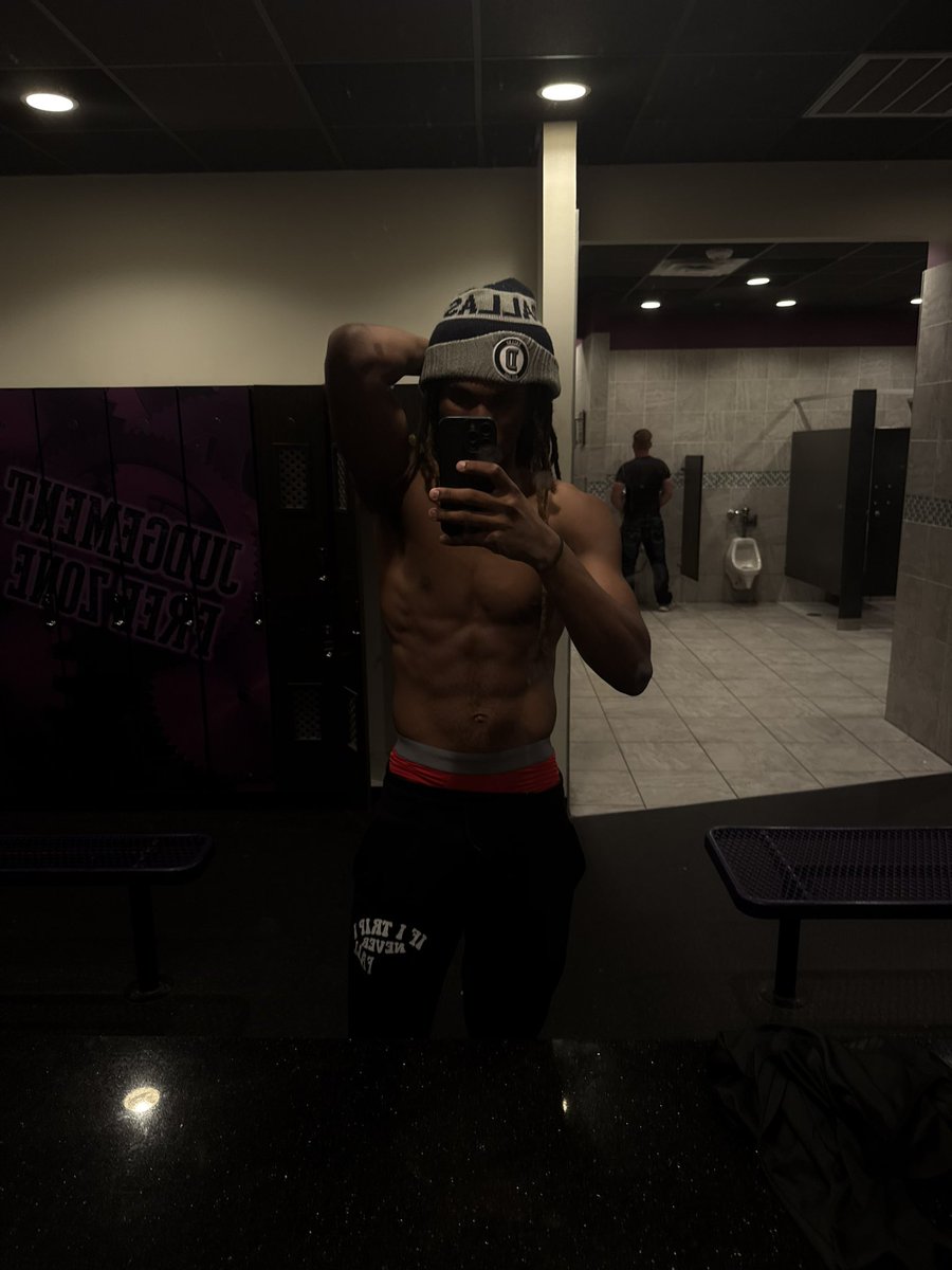 Getting ready for the next level!!! 🏀🏀 came in around 195 now I’m 6’5 and around 215!!! But still wanna gain about 10 more pounds before the season