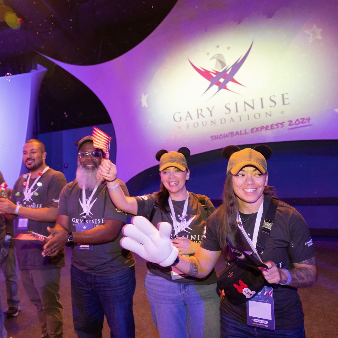 GarySiniseFound's tweet photo. It’s National Volunteer Week, and we’re sending our heartfelt thanks to every individual, corporate partner, and Snowball Express alumni who gives their time and energy to support the Gary Sinise Foundation.

Whether you're welcoming Families of the Fallen, supporting events, or helping behind the scenes, your kindness and commitment help create meaningful moments of healing and connection. 💙

We’re grateful for you today and every day. #NationalVolunteerWeek #GratefulNation #ServingHeroesTogether