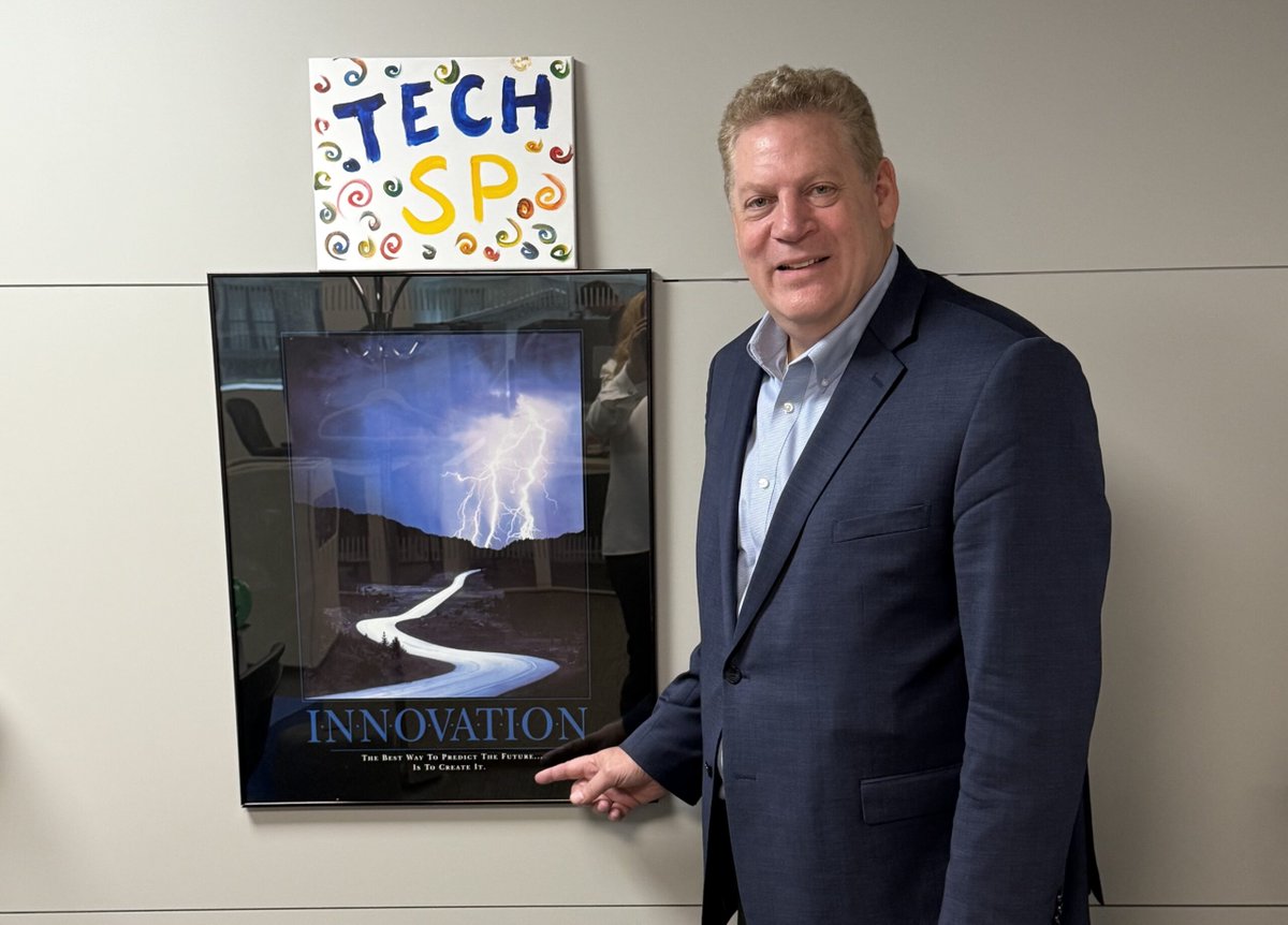 Ed Sim (@edsim) on Twitter photo Enterprise founders and investors - want to know how to work with <a href="/jpmorgan/">J.P. Morgan</a> and its $17B IT budget?
Read the latest FastForward by <a href="/ron_miller/">Ron Miller</a> as he profiles <a href="/LarryFeinsmith/">Larry Feinsmith</a>, Managing Dir. + Head of Global Tech Strategy, Innovation, + Partnerships. π§΅ Enterprise founders and investors - want to know how to work with <a href="/jpmorgan/">J.P. Morgan</a> and its $17B IT budget?
Read the latest FastForward by <a href="/ron_miller/">Ron Miller</a> as he profiles <a href="/LarryFeinsmith/">Larry Feinsmith</a>, Managing Dir. + Head of Global Tech Strategy, Innovation, + Partnerships. π§΅