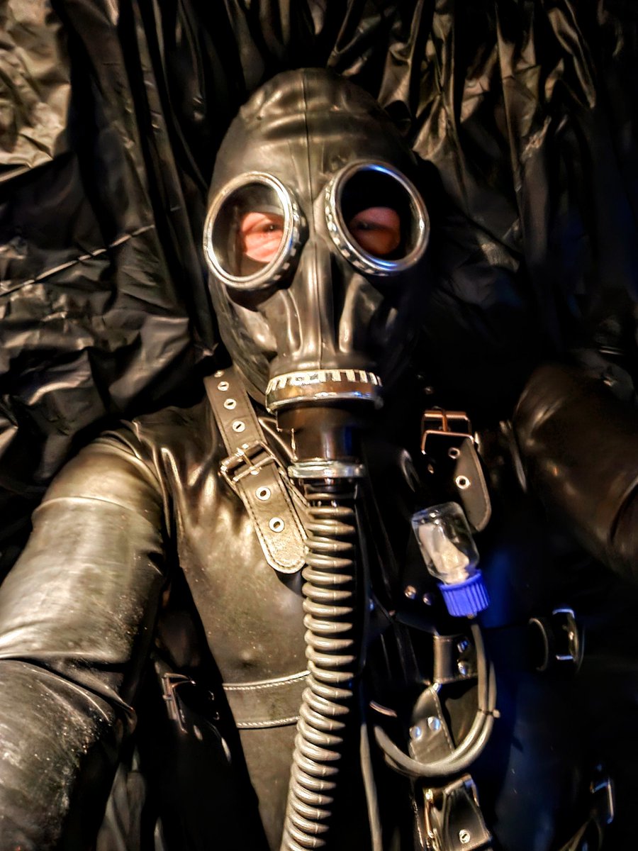 boundboi123456's tweet photo. Working from home. Head to toe in rubber. Electro butt plug and cock wired up. Added a popper gas mask to reduce my air intake fry my brain.
#gayrubber #meninrubber #gayfetish #rubberbulge #rubber #gaybulge https://t.co/KpVuWzEWU2