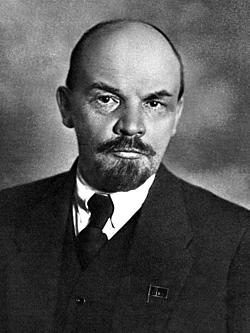 «Lenin, Lenin, Lenin,
no hay quien te olvide,
Lenin, Lenin, Lenin.
¡Ni el que te quiere,
ni el que te sigue,
ni el que te mata,
ni el que te olvida!»
«Son para Lenin», Nicolás Guillén, 1933.
Vladimir Lenin nace el 22 de abril de 1870